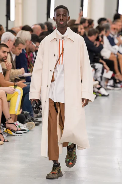 Look 17